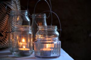 candele in una serata romantica per una cena a lume di candela a milano